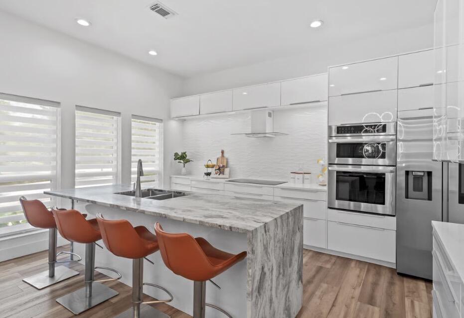 24 Captiva Cir main architectural view