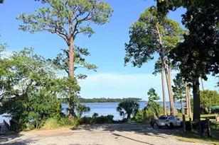 241 Grandview Ave, Valparaiso, FL 32580 - Photo 3