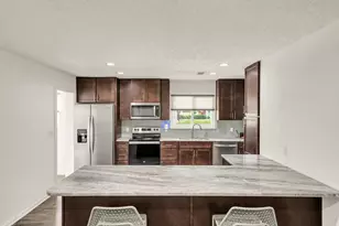 326 NW Leah Miller Dr, Fort Walton Beach, FL 32548 - Photo 9