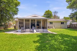 326 NW Leah Miller Dr, Fort Walton Beach, FL 32548 - Photo 5