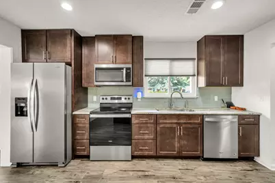326 NW Leah Miller Drive, Fort Walton Beach, FL 32548 - Photo 5