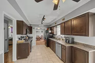 410 Woodland Park Cir, Mary Esther, FL 32569 - Photo 9