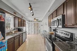 410 Woodland Park Cir, Mary Esther, FL 32569 - Photo 11