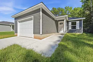 135 Loftin St, Defuniak Springs, FL 32435 - Photo 1