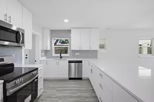 271 Gregory Dr, Mary Esther, FL 32569 - Photo 9