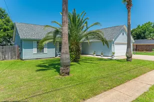 400 Primrose Cir, Destin, FL 32541 - Photo 1
