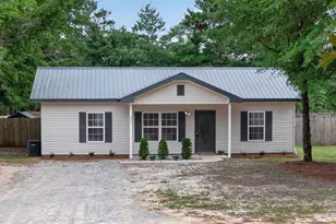 226 E Cypress Ave, Defuniak Springs, FL 32433 - Photo 1