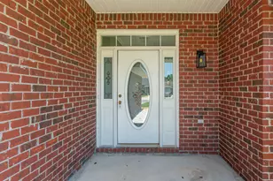 9750 Parker Lake Cir, Navarre, FL 32566 - Photo 5