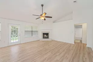9750 Parker Lake Cir, Navarre, FL 32566 - Photo 7