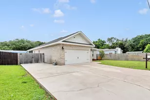 467 Sara Ave, Mary Esther, FL 32569 - Photo 3