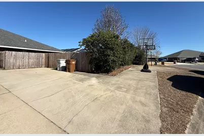 2414 Heritage Circle, Navarre, FL 32566 - Photo 7