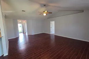 10020 Parker Lake Cir, Navarre, FL 32566 - Photo 7
