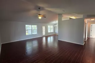 10020 Parker Lake Cir, Navarre, FL 32566 - Photo 5