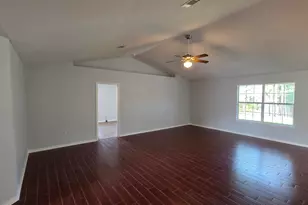 10020 Parker Lake Cir, Navarre, FL 32566 - Photo 3