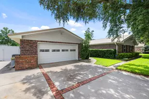 21 Pebble Beach Dr, Shalimar, FL 32579 - Photo 1