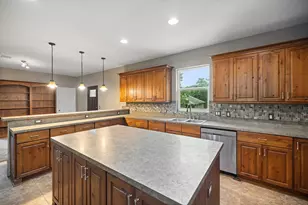 409 Hart St, Niceville, FL 32578 - Photo 3