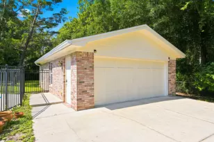 2402 Woodbine Dr, Crestview, FL 32536 - Photo 5
