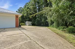 2017 Candlewood Dr, Navarre, FL 32566 - Photo 43