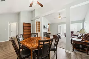 827 Fairway Lakes Dr, Niceville, FL 32578 - Photo 19