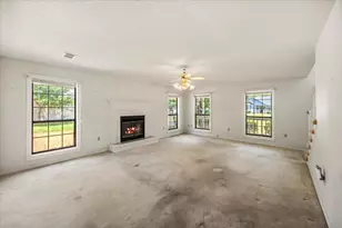 9413 Octavia Ln, Navarre, FL 32566 - Photo 7
