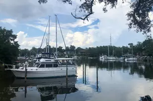 300 Yacht Club Dr, Niceville, FL 32578 - Photo 1