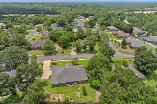 5863 Hunting Meadows Dr, Crestview, FL 32536 - Photo 7