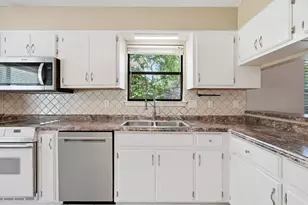 519 Matthew St, Niceville, FL 32578 - Photo 9