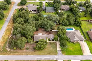 6689 Bryant St, Navarre, FL 32566 - Photo 3