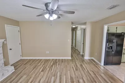213 W Walker Circle, Crestview, FL 32539 - Photo 3