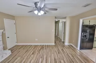 213 W Walker Circle, Crestview, FL 32539 - Photo 3