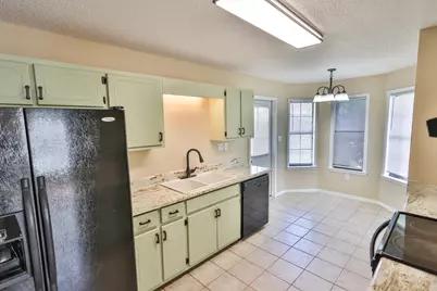 213 W Walker Circle, Crestview, FL 32539 - Photo 5