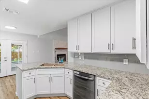 209 Seville Cir, Mary Esther, FL 32569 - Photo 13