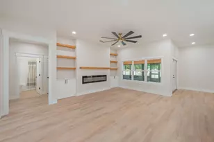 4572 Ashton Cir, Crestview, FL 32536 - Photo 5
