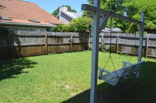 380 NW Canterbury Circle, Fort Walton Beach, FL 32548 - Photo 5