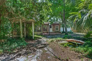 284 NE Beachview Dr, Fort Walton Beach, FL 32547 - Photo 35