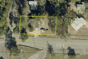 602 Dixie St, Crestview, FL 32536 - Photo 1