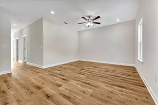 290 Holland St, Crestview, FL 32536 - Photo 3