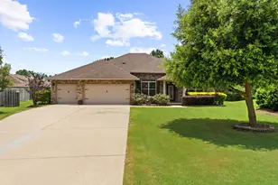 300 Brighton Cv, Freeport, FL 32439 - Photo 1