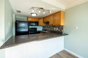 308 SW Miracle Strip Pkwy, Fort Walton Beach, FL 32548 - Photo 7
