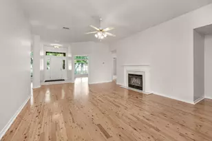 422 Mara Dr, Crestview, FL 32536 - Photo 3