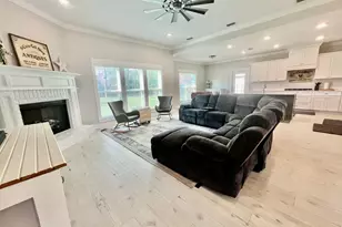 373 Mill Pond Cv, Freeport, FL 32439 - Photo 7