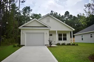 1359 E Chestnut Ave, Crestview, FL 32539 - Photo 1