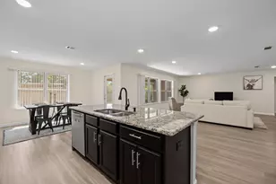 352 Merlin Ct, Crestview, FL 32539 - Photo 9