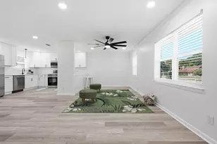 27 SW Driftwood Pkwy, Fort Walton Beach, FL 32548 - Photo 9