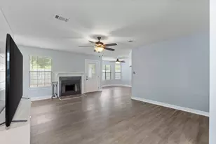 946 Emily Cir, Fort Walton Beach, FL 32547 - Photo 3