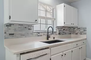 946 Emily Cir, Fort Walton Beach, FL 32547 - Photo 9