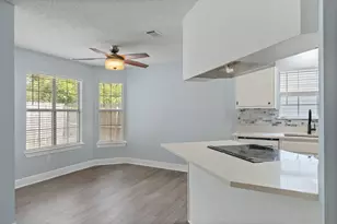946 Emily Cir, Fort Walton Beach, FL 32547 - Photo 5