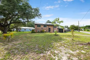 102 NW Robinwood Dr, Fort Walton Beach, FL 32548 - Photo 3