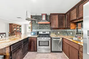 102 NW Robinwood Dr, Fort Walton Beach, FL 32548 - Photo 17