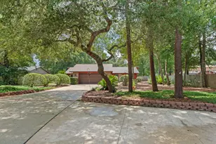 2436 Rocky Shores Dr, Niceville, FL 32578 - Photo 3